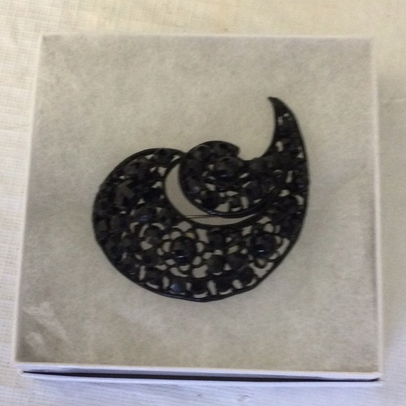 on name Jewelry - Vintage Black Pin *